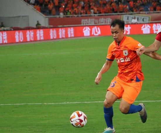 克里斯坦特在2018年加盟罗马，今夏他已经和罗马续约至2027年。